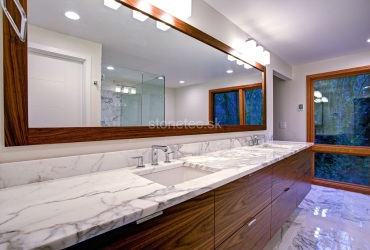 Kúpeľňa z bieleho mramoru
