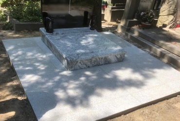 Urnový hrob zo šedej žuly Viscon White