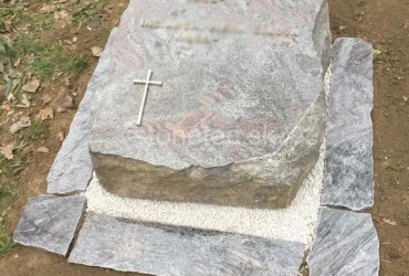 Urnový hrob z masívneho kameňa Paradiso Classico